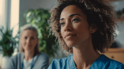 Porträt einer jungen Pflegerin. Symbolbild für Pflegesatzverhandlung