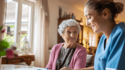 Pflegerin ist bei Seniorin zuhause zur MD Begutachtung