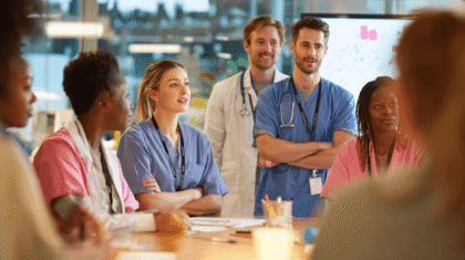 Teambesprechung in der Pflege, Symbolbild für Personalbemessung