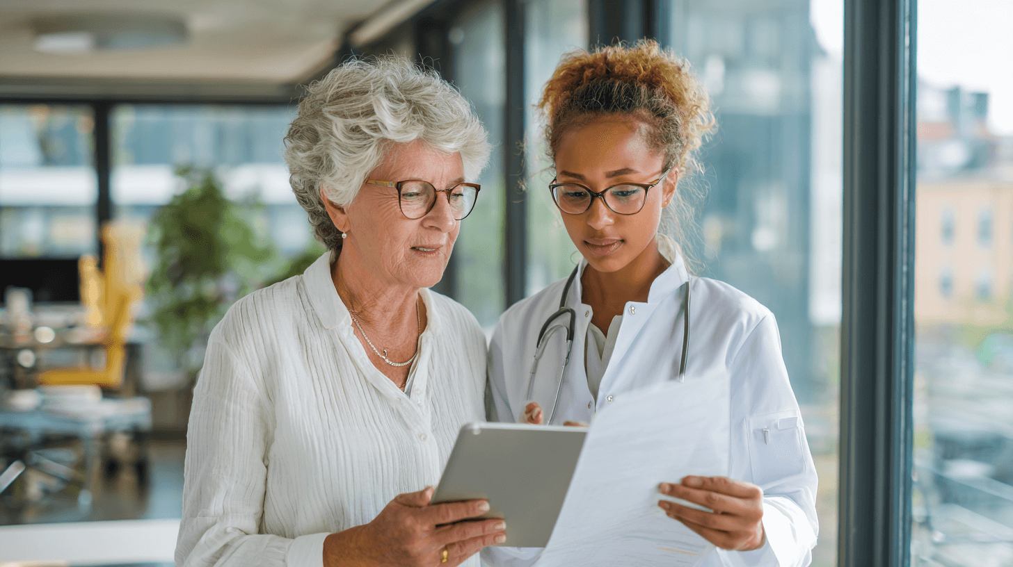 mitarbeitende im Gespräch zum Thema Pflegefehler